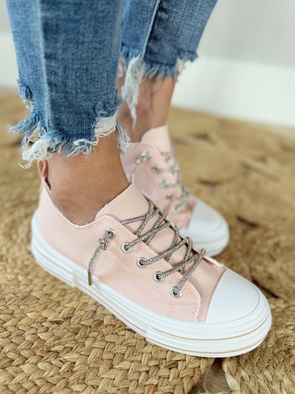Very G Blush Pink Low-Top Sneakers with Metallic Laces